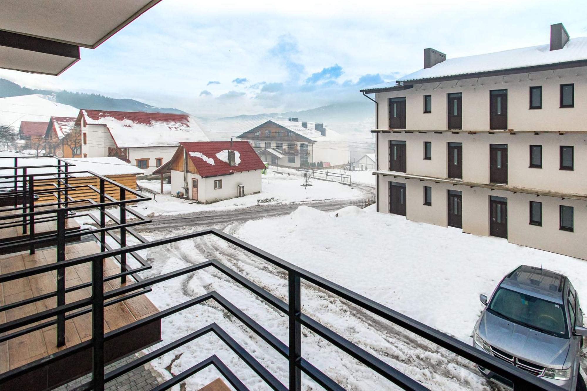 Garda - Breakfast Included In The Price Restaurant Free Parking Mountain View Kitchen In The Apartment Separate Entrance Bukovel Exterior photo