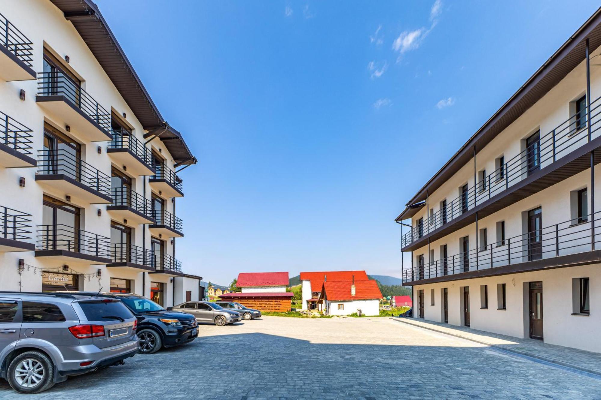 Garda - Breakfast Included In The Price Restaurant Free Parking Mountain View Kitchen In The Apartment Separate Entrance Bukovel Exterior photo