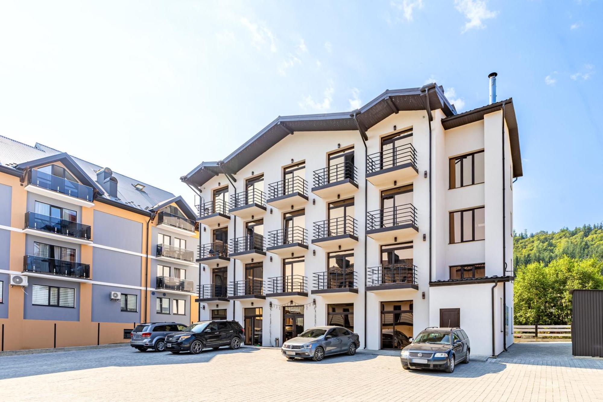 Garda - Breakfast Included In The Price Restaurant Free Parking Mountain View Kitchen In The Apartment Separate Entrance Bukovel Exterior photo